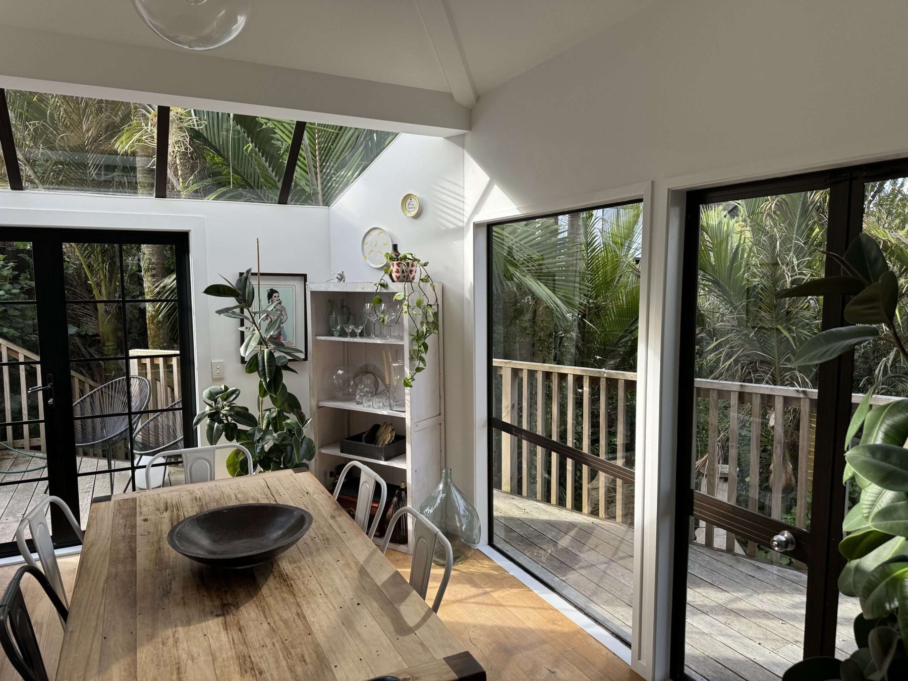 Clean residential windows in an Auckland home